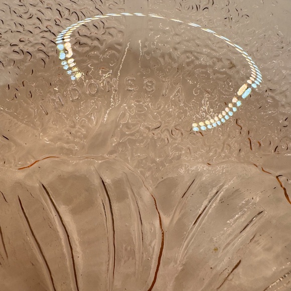 KIG Indonesia Pink Glass Hibiscus Embossed Bowls. Set of 5, 6.5" diameter. - Picture 7 of 8